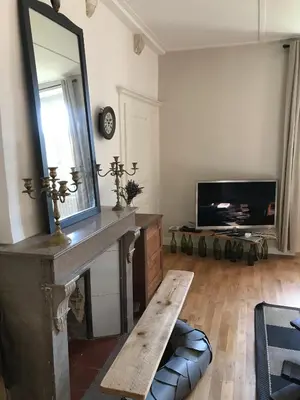 Télévision ou salle de divertissement dans l'établissement Golf Val de Sorne Vernantois Maison vigneronne