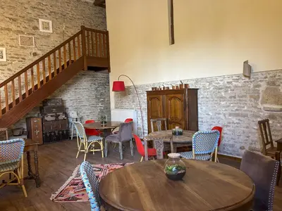 Coin salon dans l'établissement Maison Belles Pierres