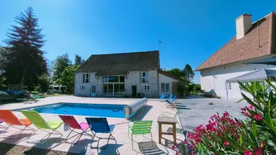 Piscine de l'établissement Domaine Ravy-Lilas ou située à proximité