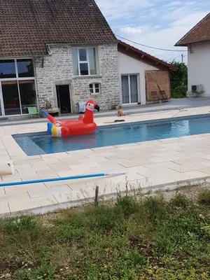 Piscine de l'établissement Domaine Ravy-Lilas ou située à proximité