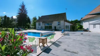Piscine de l'établissement Domaine Ravy-Lilas ou située à proximité