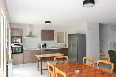 Cuisine ou kitchenette dans l'établissement Domaine Joseph LAFARGE Wine Resort WineMaker House La maison du Négociant