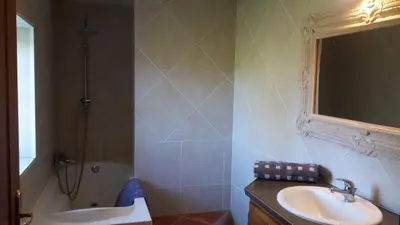 Salle de bains dans l'établissement Gite Le Morvan