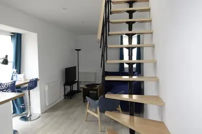 Télévision ou salle de divertissement dans l'établissement Dijon : Superbe appartement hyper centre en duplex