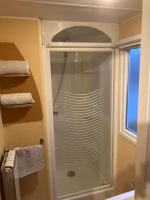 Salle de bains dans l'établissement Mobil-Home 2 