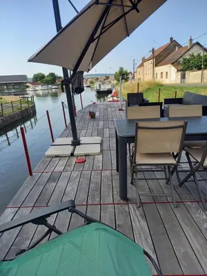 Vue sur la rivière ou le fleuve situé(e) à proximité de le camping