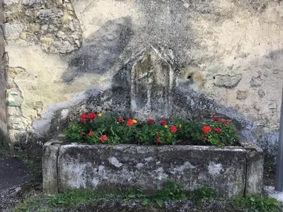 Jardin de l'établissement Le vigneron Au coeur des vignes à proximité des lacs et cascades lits faits à l'arrivée