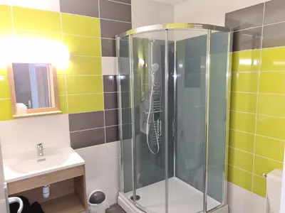 Salle de bains dans l'établissement LE CHAPON BRESSAN
