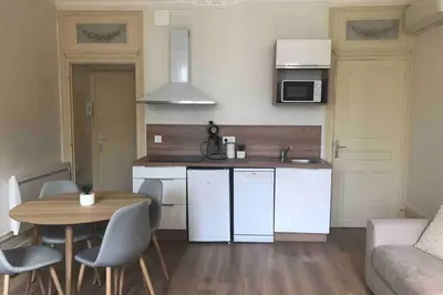 Cuisine ou kitchenette dans l'établissement BeauneAppart - Centre- Climatisation - Parking gratuit