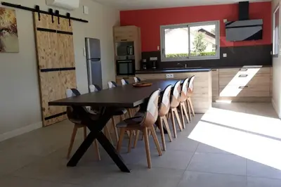 Cuisine ou kitchenette dans l'établissement La Cascatelle - Gîte entièrement climatisé