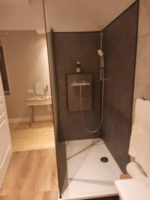 Salle de bains dans l'établissement Gite meublé et Chambre d'hôtes LE PUITS DARCY
