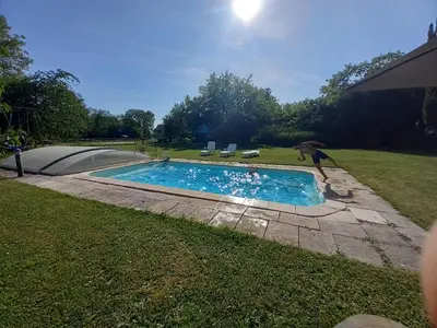 Piscine de l'établissement Roulotte verte ou située à proximité