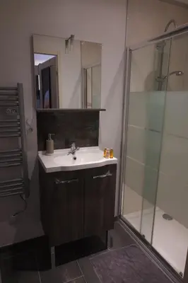 Salle de bains dans l'établissement Duplex charmant idéalement situé