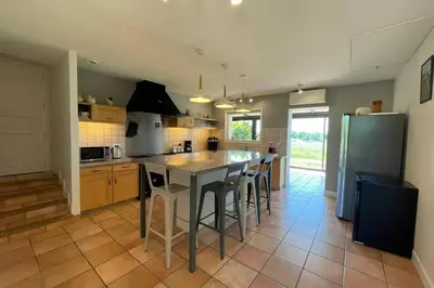 Cuisine ou kitchenette dans l'établissement Gîte de la Fontaine salée