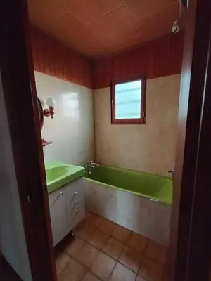 Salle de bains dans l'établissement Les Chaumes