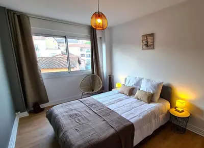 Un ou plusieurs lits dans un hébergement de l'établissement Appartement Mâcon Centre T4 - 100m2