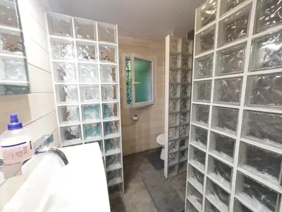 Plan de l'établissement Chalet chaleureux à Marigny-l'Église avec vue sur lac et montagne