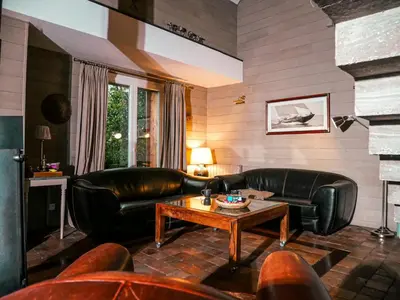 Plan de l'établissement Chalet chaleureux à Marigny-l'Église avec vue sur lac et montagne