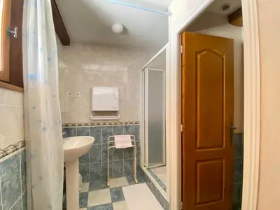 Salle de bains dans l'établissement Maison familiale dans village viticole