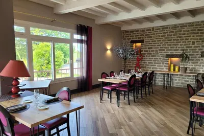 Coin salon dans l'établissement Domaine du Revermont - Logis Hotel
