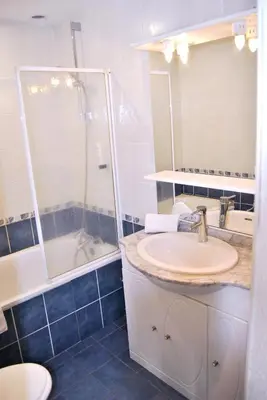 Salle de bains dans l'établissement Brit Hotel Dijon Centre Gare