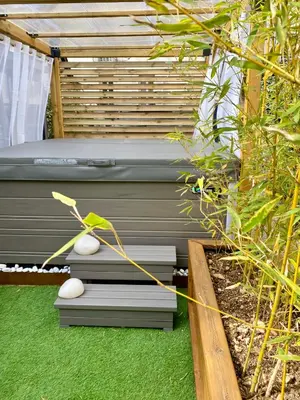 Jardin de l'établissement Chambre Cocoon dans une maison avec SPA et jardin en centre ville