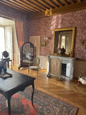 Coin salon dans l'établissement Guest-House Château de Longecourt en Plaine