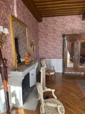 Coin salon dans l'établissement Guest-House Château de Longecourt en Plaine