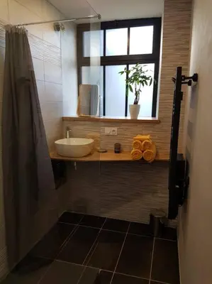 Salle de bains dans l'établissement Gite du Cours St Mauris Authentique et moderne