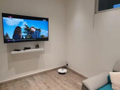 Télévision ou salle de divertissement dans l'établissement Appartement COSY et chaleureux