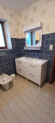 Salle de bains dans l'établissement gîte du gardier