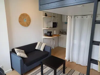 Cuisine ou kitchenette dans l'établissement Studio avec terrasse en résidence calme à Dijon.