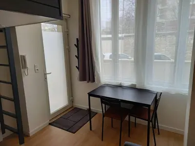 Plan de l'établissement Studio avec terrasse en résidence calme à Dijon.