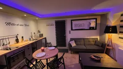 Coin salon dans l'établissement Mille et une nuit, appartement classé 3 étoiles en RDC avec exterieur et parking