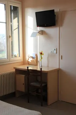 Télévision ou salle de divertissement dans l'établissement Les Charmilles