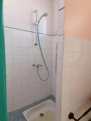 Salle de bains dans l'établissement Les Charmilles