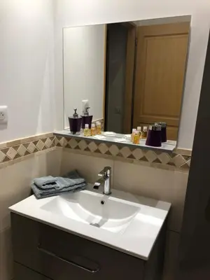 Salle de bains dans l'établissement Ain’Time