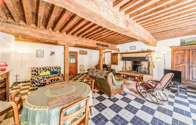 Coin salon dans l'établissement Lovely Home In Oyé With Kitchen