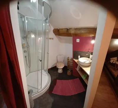 Salle de bains dans l'établissement 2 chambres au calme à la Maison des Bambous