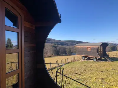 Paysage naturel près de la tente de luxe