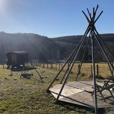 Les roulottes de cirque Les Settons