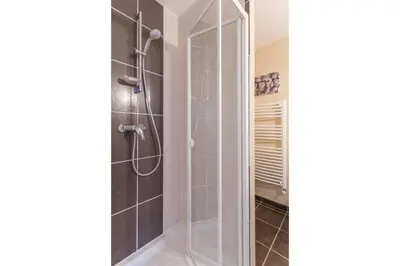Salle de bains dans l'établissement Les Hortensias