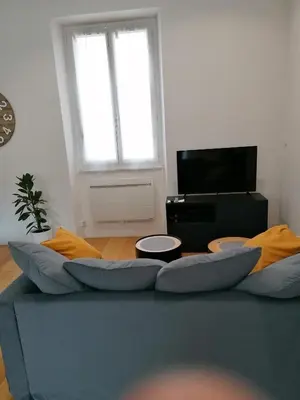 Télévision ou salle de divertissement dans l'établissement Le SAMBIN-TERRASSE -CENTRE VILLE