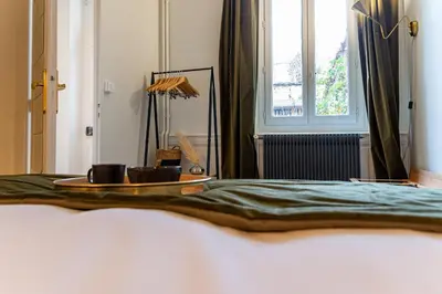 Un ou plusieurs lits dans un hébergement de l'établissement L' ALCOVE- Confort Charme Downtown