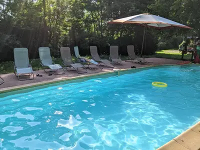 Piscine de l'établissement Strawberry Hill ou située à proximité