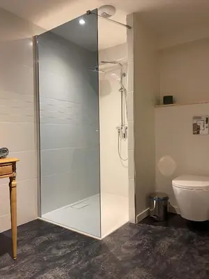 Salle de bains dans l'établissement Appartement 3 étoiles tout confort et spacieux en campagne bourguignonne