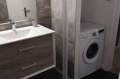 Salle de bains dans l'établissement Duplex au centre ville, dans cour intérieure calme
