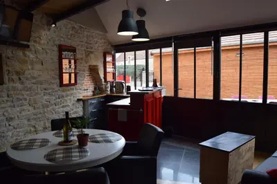 Cuisine ou kitchenette dans l'établissement L'Aubergiste
