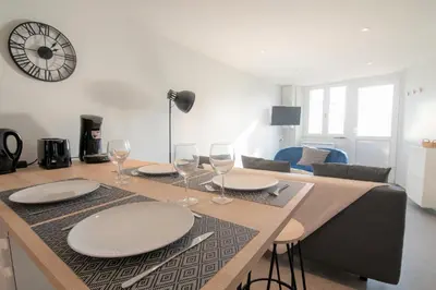 Télévision ou salle de divertissement dans l'établissement CABANA & Duplex - Cluny à 20 minutes