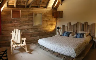 Un ou plusieurs lits dans un hébergement de l'établissement Gîte de l'Hôtel Dieu, en Bourgogne, avec SPA